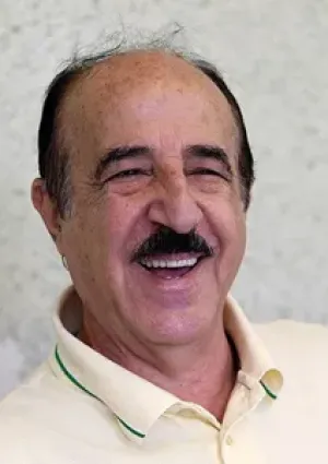 منوچهر آذری