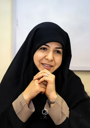 نیلوفر شادمهری
