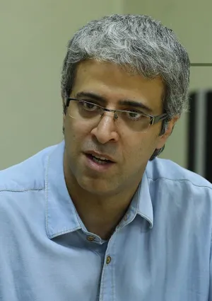 ایوب آقاخانی