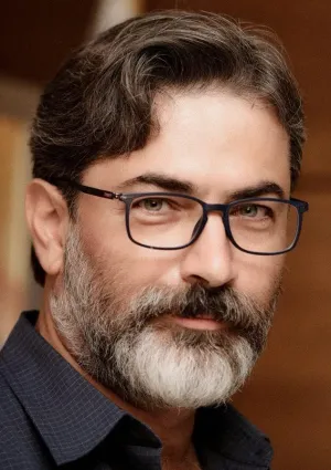 پارسا پیروزفر